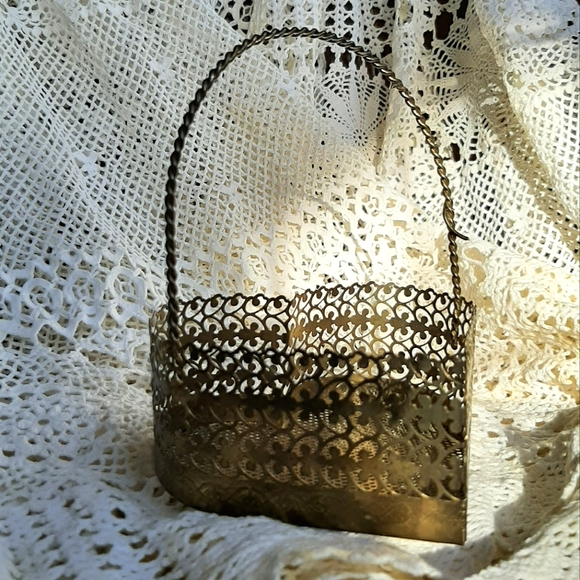 2/$15 BUNDLE DEAL•Heart-Shaped Wire Basket - Picture 4 of 4